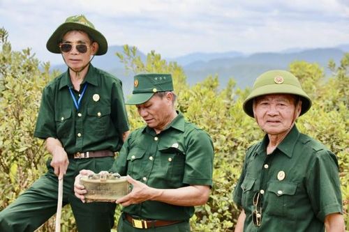 Tháng bảy, những bước chân đi tìm đồng đội