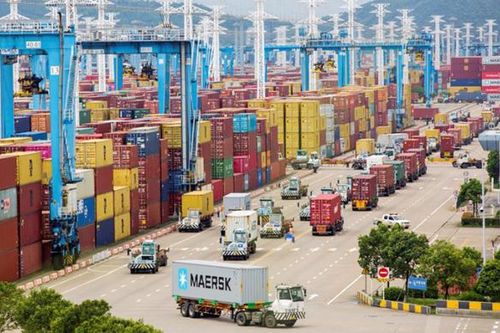 Xuất khẩu của Trung Quốc vượt dự báo
