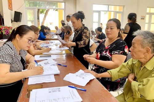 Chính sách hưu trí thay đổi, thêm hàng triệu người cao tuổi được hưởng trợ cấp