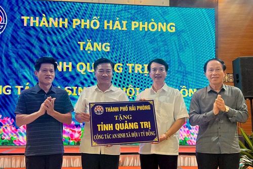 Hải Phòng: Trao tặng tỉnh Quảng Trị 1 tỷ đồng góp phần thực hiện an sinh xã hội