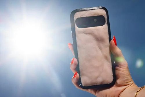 Ốp lưng da người cảnh báo điều gì