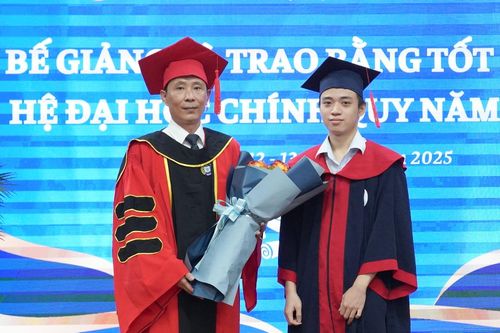 Nam sinh Đồng Nai lập cú đúp thủ khoa trường Tự nhiên Hà Nội