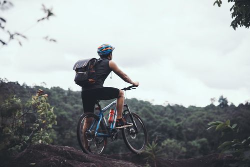 Chạy bộ hay đạp xe tốt cho sức khỏe hơn?