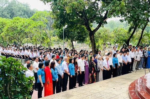 Nhà xuất bản Giáo dục Việt Nam tri ân các liệt sĩ ngành Giáo dục