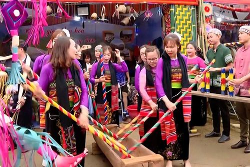 Hồi Xuân – nơi 'hồi sinh' mạch nguồn văn hóa Mường, Thái