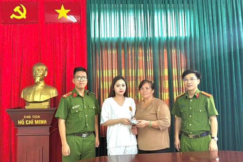 Cô gái trẻ nhặt được 45 triệu đồng và nhanh chóng tìm trả cho người mất