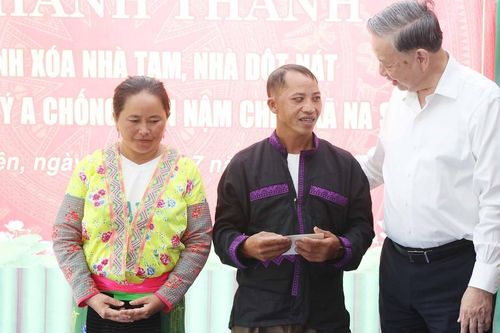 Tổng Bí thư dự Lễ khánh thành công trình xóa nhà tạm, nhà dột nát tại Điện Biên