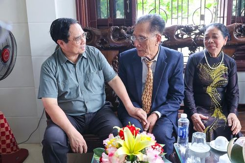 Thủ tướng khảo sát dự án Nhà ga T2 sân bay Đồng Hới và thăm gia đình thương binh tại Quảng Trị