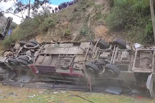 Lật xe buýt 2 tầng tại Peru khiến gần 70 người thương vong