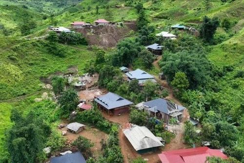 Khẩn cấp di dời dân khỏi vùng sạt lở ở Nậm Cuổi
