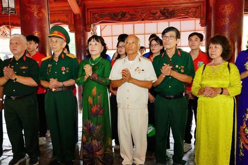 'Mãi mãi tuổi 20' - 20 năm một hành trình tri ân và tiếp lửa