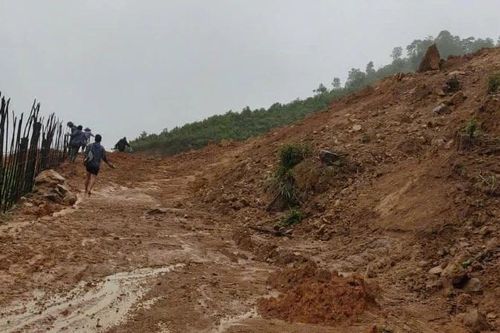 Điện Biên: Mưa lớn gây sạt lở, làm tê liệt tuyến đường vào bản Tào La