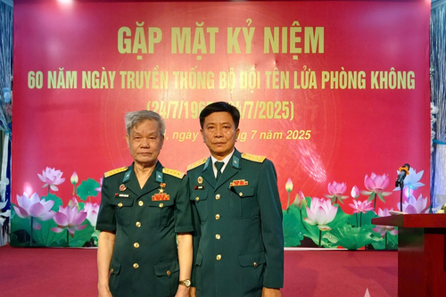 Một tên lửa diệt 2 máy bay địch