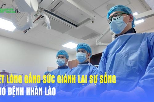 Hết lòng gắng sức giành lại sự sống cho bệnh nhân Lào