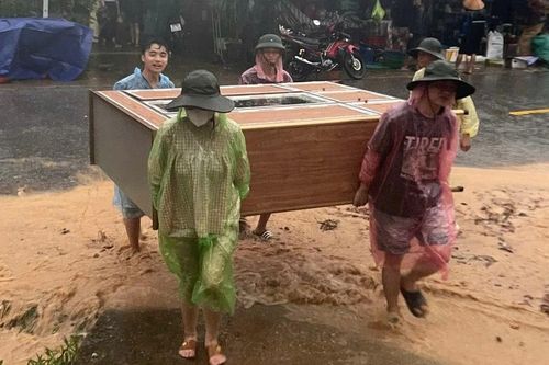 Chúng tôi ở lại cùng nhân dân Nhôn Mai trong những ngày bão giông