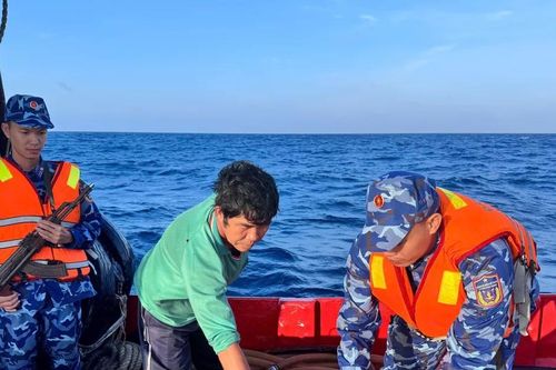 Bắt giữ tàu cá vận chuyển trái phép hơn 40.000 lít dầu D.O