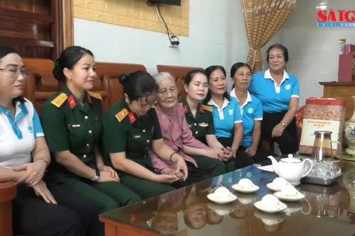 Những tấm áo lụa tri ân Mẹ Việt Nam anh hùng bên bờ sông Gianh