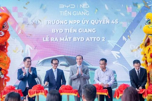 BYD khai trương showroom 4S lớn nhất và ra mắt Atto 2