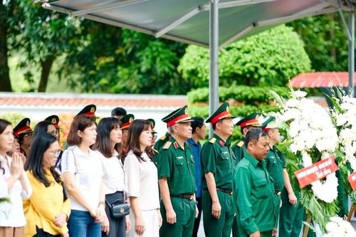 Hàng vạn du khách về tri ân tại Ngã ba Đồng Lộc