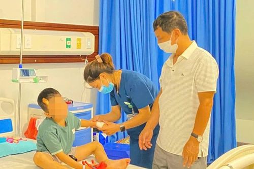 Hai anh em bị ô tô đâm trong vụ tai nạn ở Dương Nội đã qua cơn nguy kịch