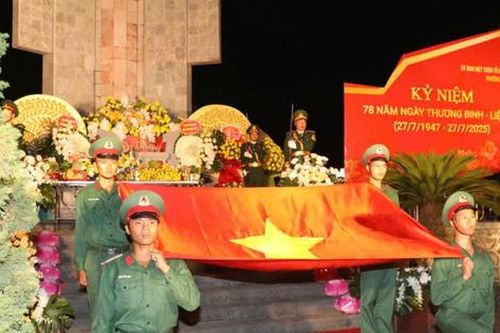 Quảng Ninh: Thắp nến tri ân các anh hùng liệt sĩ nhân kỷ niệm 78 năm Ngày Thương binh – Liệt sĩ.