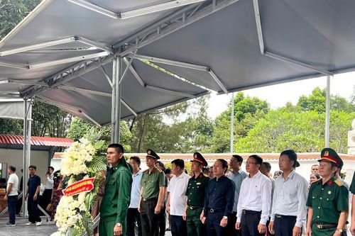 Hải Phòng trao tặng tỉnh Quảng Trị 1 tỷ đồng thực hiện công tác an sinh xã hội