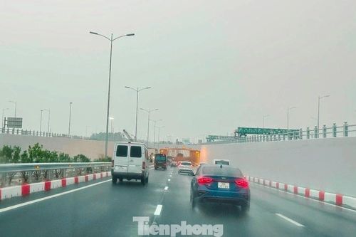 Hình ảnh xe qua nút giao ngầm trên cao tốc Cầu Giẽ - Ninh Bình vừa vận hành
