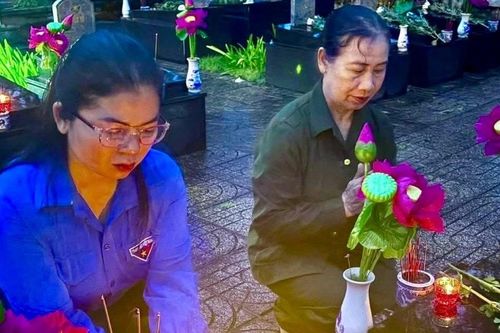 Tuổi trẻ Lâm Đồng, Gia Lai thắp hàng nghìn ngọn nến tri ân anh hùng liệt sĩ