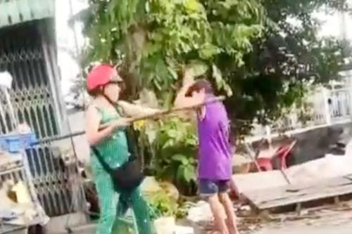 Hai cháu bé bị cô ruột đánh đập vì bán vé số không hết