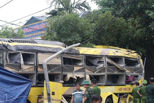 Vụ lật xe khiến 10 người tử vong: Xe chạy tốc độ cao khi trời mưa