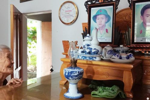 Hơn nửa thế kỷ, Mẹ Việt Nam anh hùng 108 tuổi vẫn mỏi mắt chờ con
