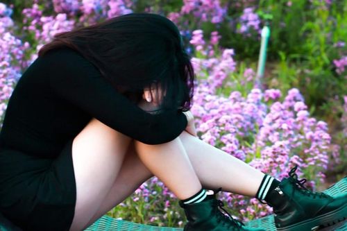 Chị đưa người yêu về sống thử, em gái 17 tuổi sống trong sợ hãi mỗi đêm