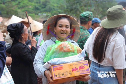 Các đoàn cứu trợ đã tiếp cận được xã Mỹ Lý, hỗ trợ đồng bào bị thiệt hại do lũ lụt