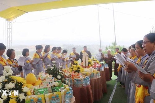 Tình hữu nghị Việt-Lào trong đêm tri ân các anh hùng, liệt sỹ tại Xiengkhouang