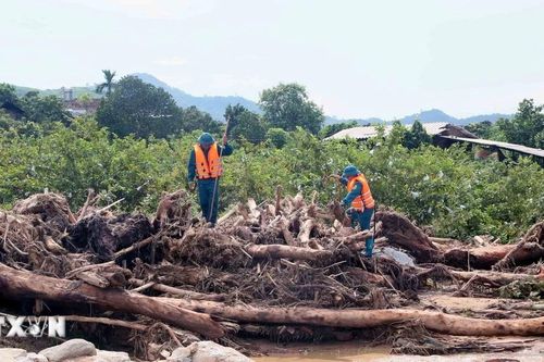 Nỗ lực tìm kiếm người mất tích do mưa lũ ở Sơn La
