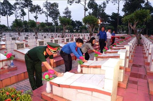 Thanh niên với nhiều hoạt động tri ân các anh hùng liệt sĩ, người có công
