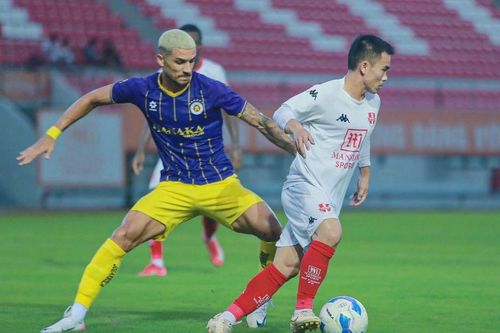 Hendrio ghi 2 bàn, gieo sầu cho HLV Chu Đình Nghiêm