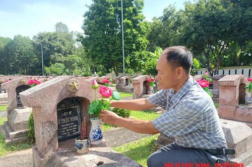 Lặng thầm nghề quản trang