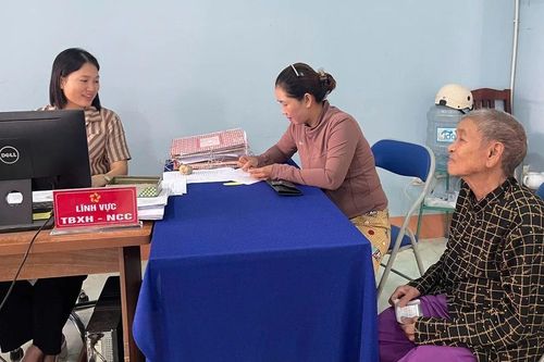Trung tâm Phục vụ hành chính công xã Ia Pa 'tăng ca' giải quyết thủ tục hành chính