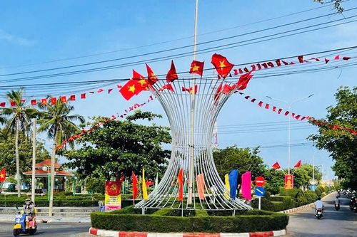 Những con đường rợp bóng mát ở đặc khu Phú Quý