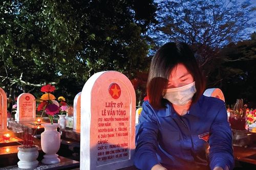 Khi sông còn chảy, lửa còn ấm