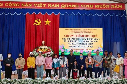 Tân Hội: Trao 350 phần quà cho người nghèo