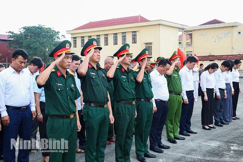 Ban Chỉ huy Phòng thủ khu vực 3 - Đông A phối hợp làm công tác dân vận tại phường Mỹ Lộc
