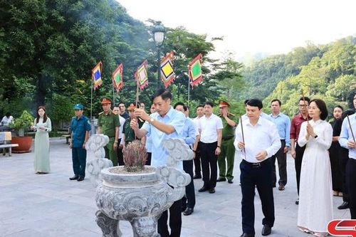Đoàn công tác Ban Nội chính Trung ương dâng hương Đền thờ Đại tướng Võ Nguyên Giáp