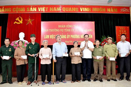 Tặng trên 23.800 suất quà nhân dịp 78 năm Ngày Thương binh - Liệt sĩ