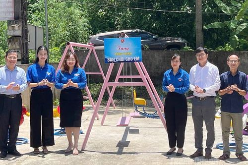 Khánh thành và trao tặng các công trình an sinh xã hội tại xã Trung Hà