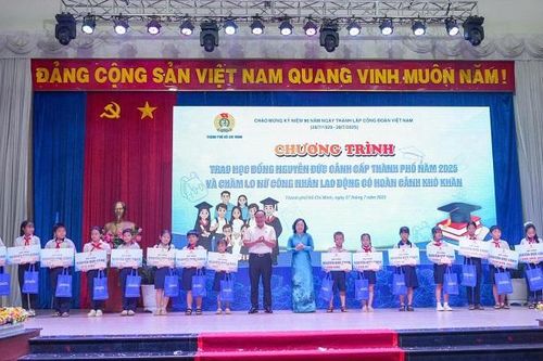 Casumina đồng hành cùng chương trình trao học bổng Nguyễn Đức Cảnh 2025 và chăm lo nữ công nhân lao động khó khăn