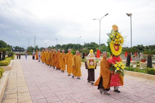 Khánh Hòa: Ban Thường trực Ban Trị sự Phật giáo tỉnh viếng Nghĩa trang Liệt sĩ tỉnh