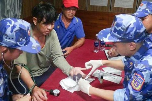Ngư dân ở An Giang bị tai nạn lao động được cảnh sát biển cứu sống