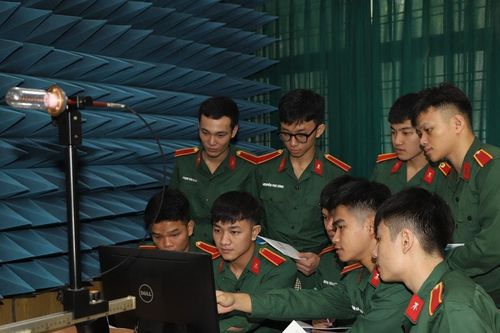 Học viện Kỹ thuật Quân sự giảm điểm sàn ngành vi mạch bán dẫn và nano thuộc hệ dân sự từ 22,50 xuống còn 21,35 điểm